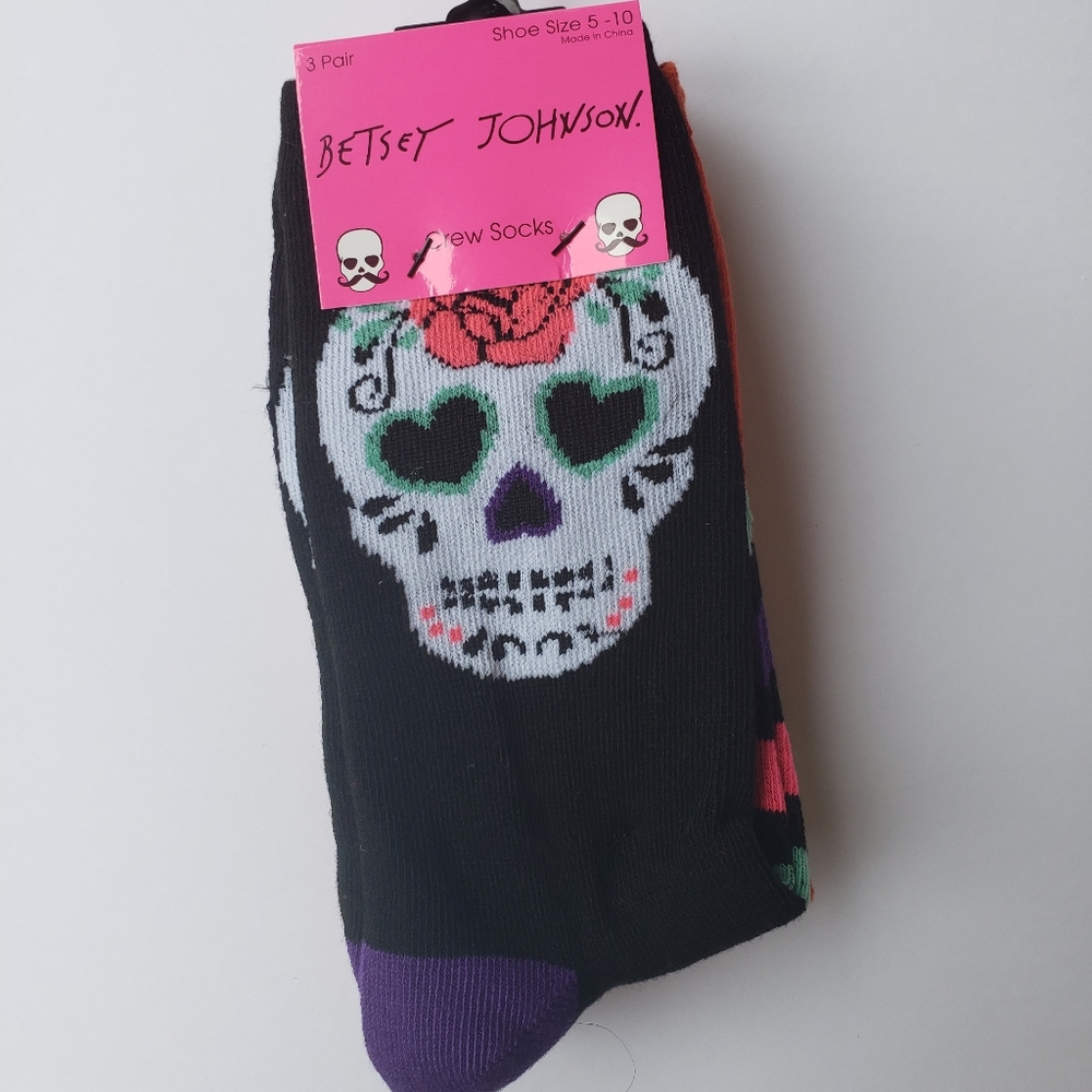 Betsey Johnson Halloween socks Sugar Skulls skulls and cross bones ☠